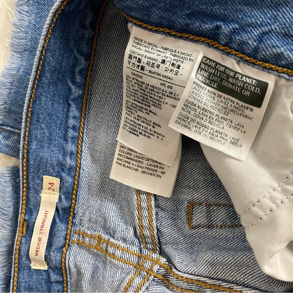 Levi’s Wedgie Straight Light Wash Jeans Size 24 - Picture 5 of 15